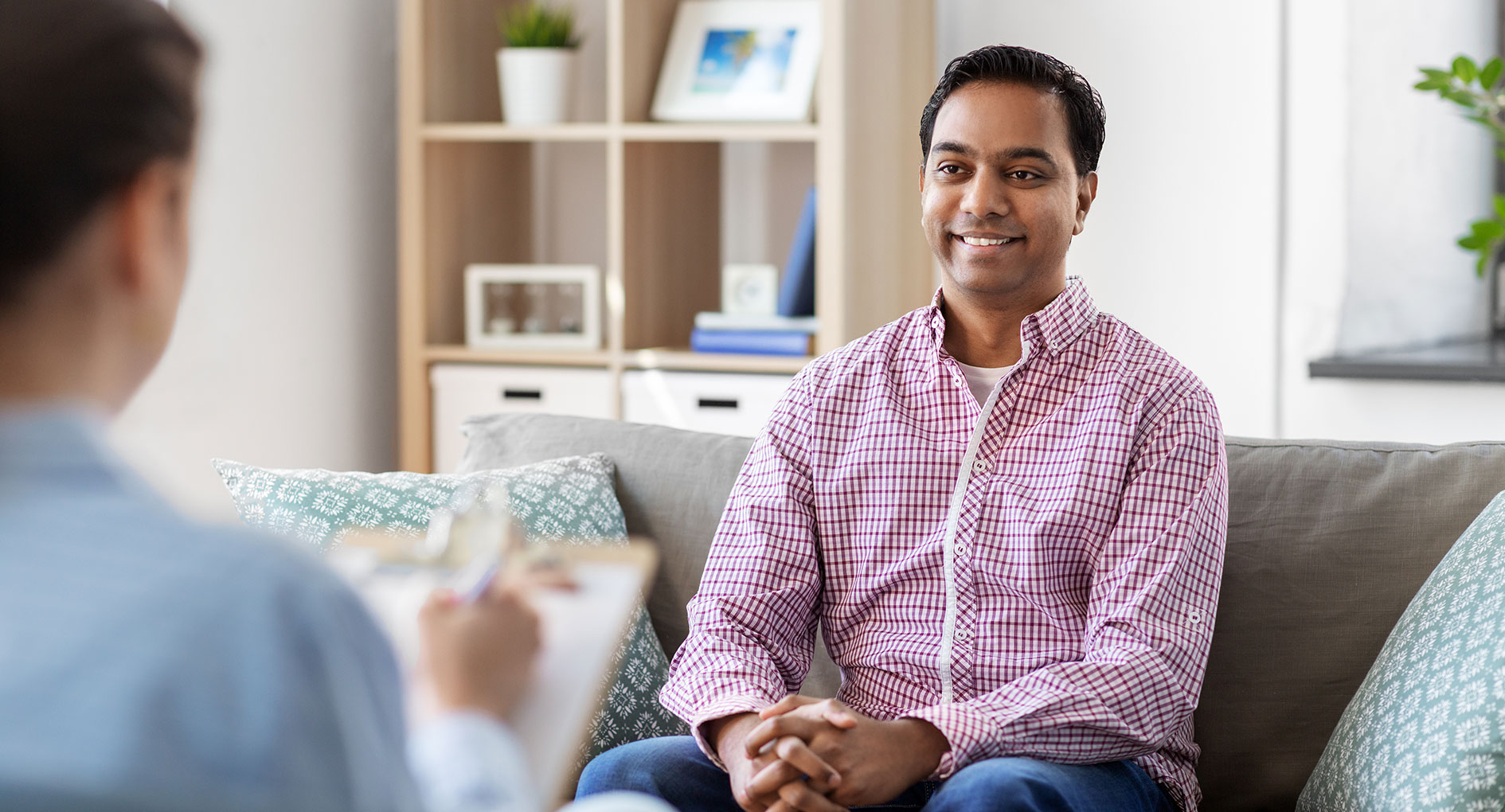 A clinical psychologist discusses a neuropsychological evaluation with an adult.