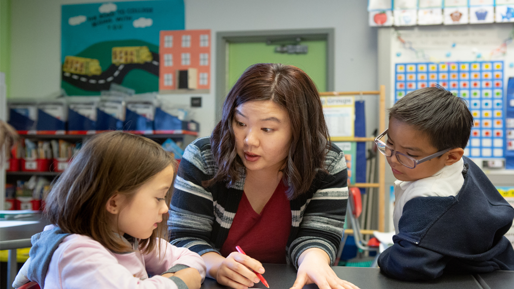 teacher teaching students